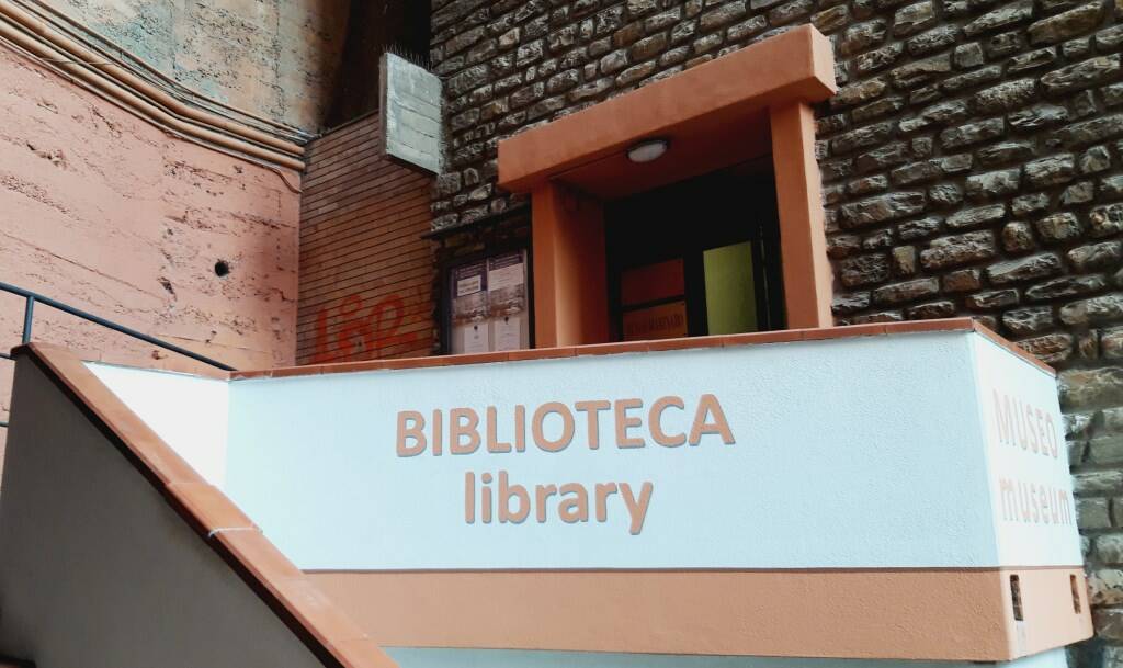 L'ingresso alla biblioteca di Camogli.