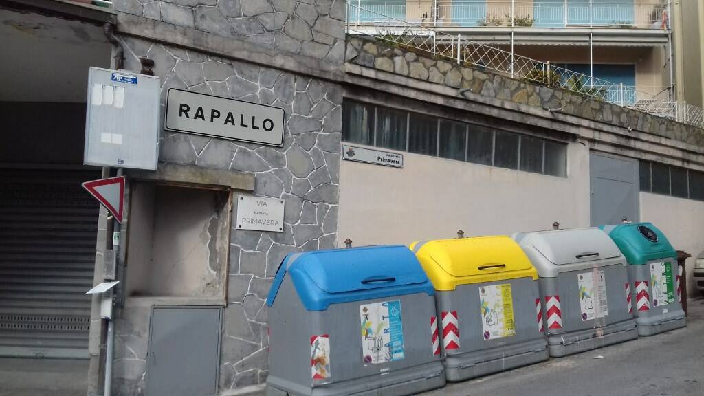 Raccolta Porta a Porta a Rapallo e cassonetti