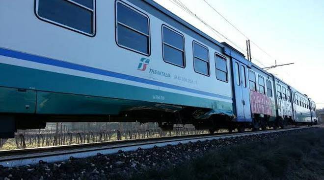 Treno Regionale in transito in Liguria.