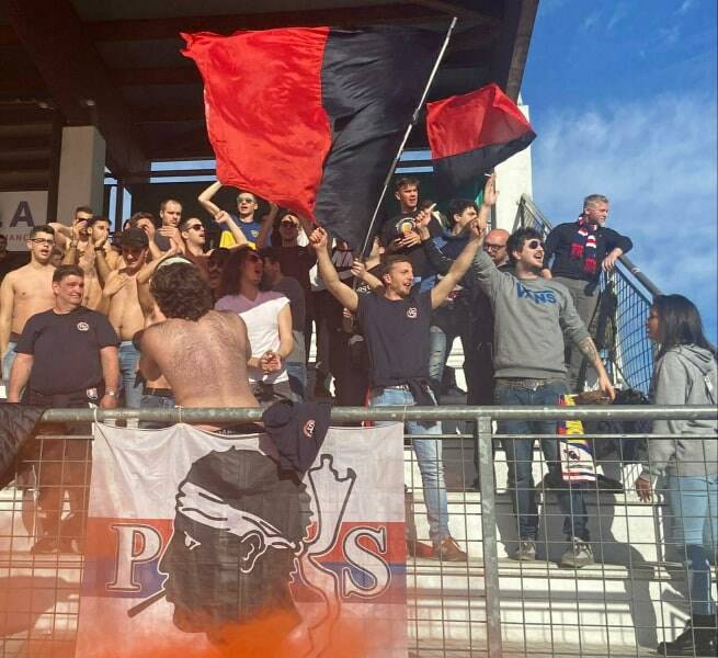 I tifosi del Sestri Levante accorsi allo stadio di Vinovo per la prima partita della Fase Nazionale di Coppa Italia contro il Chisola.