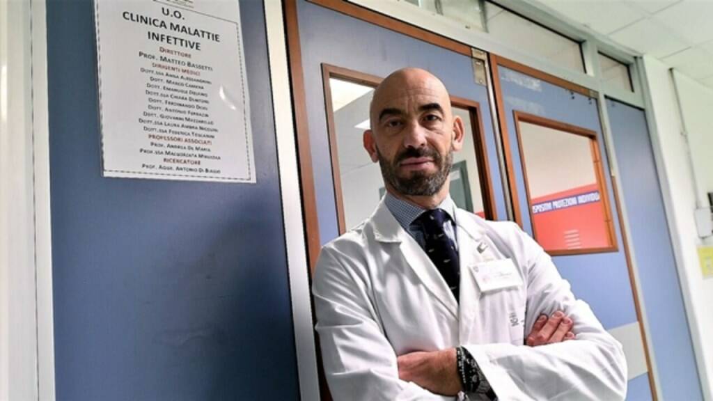 Il professor Bassetti dell'ospedale San Martino di Genova.