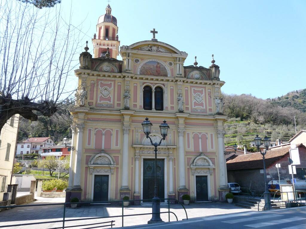 La faccia della chiesa di San Pietro di Novella a Rapallo.