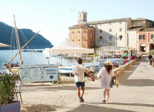 La spiaggia della Baia del Silenzio a Sestri Levante.