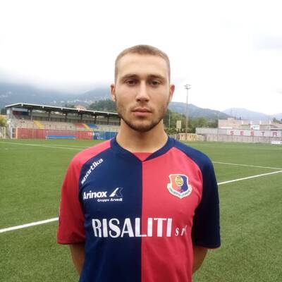 Gianluca Righetti, centrocampista classe 2000, con la maglia del Sestri Levante.