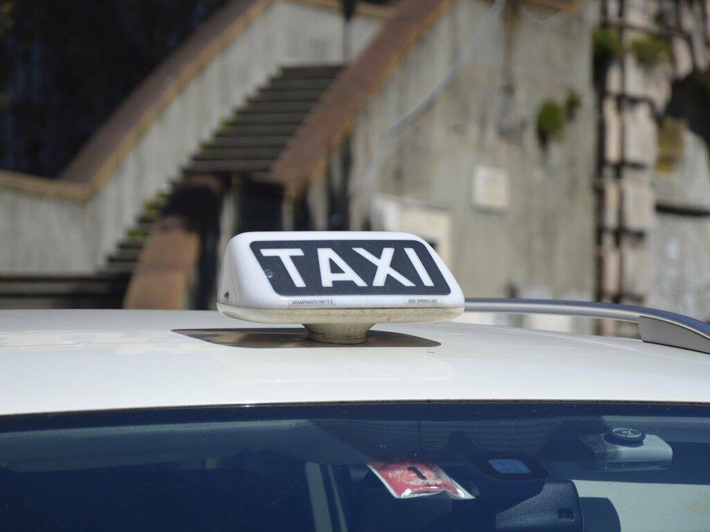 Taxi per strada