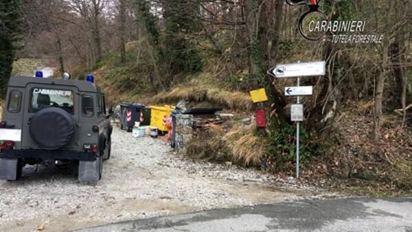 Discarica a Castiglione Chiavarese.