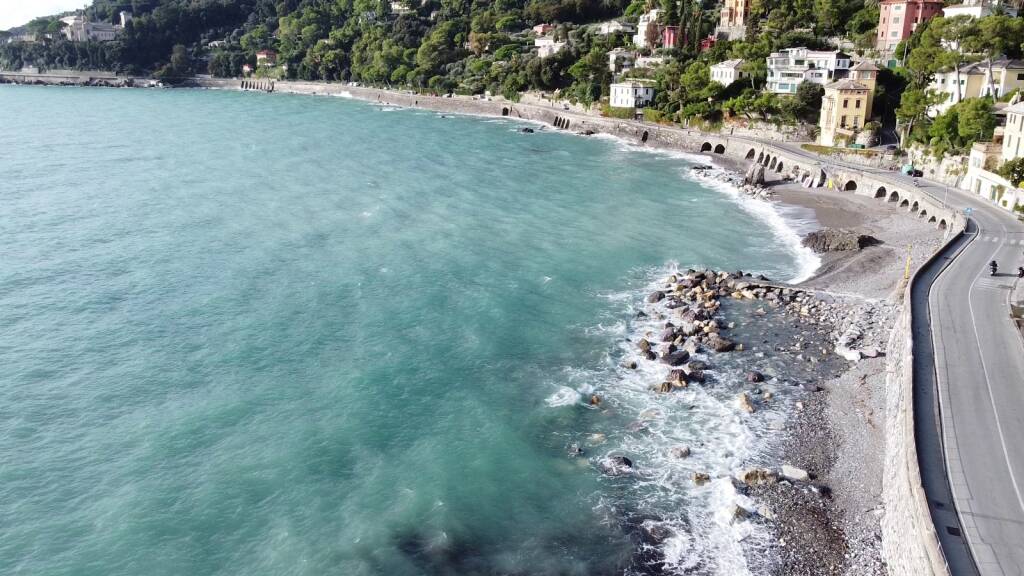 Rinforzo della strada a Santa Margherita Ligure dopo la mareggiata del 2018.