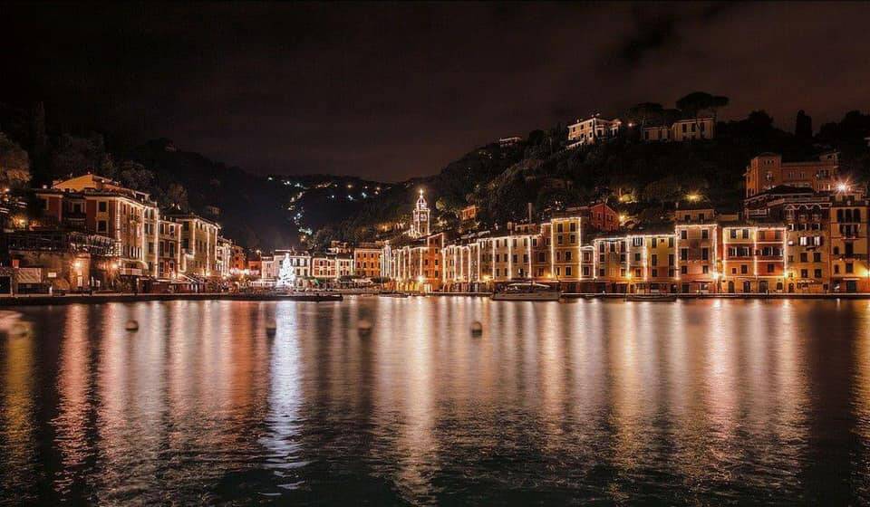 portofino, piazzetta, panorama serale (credits Portofino su Fb)