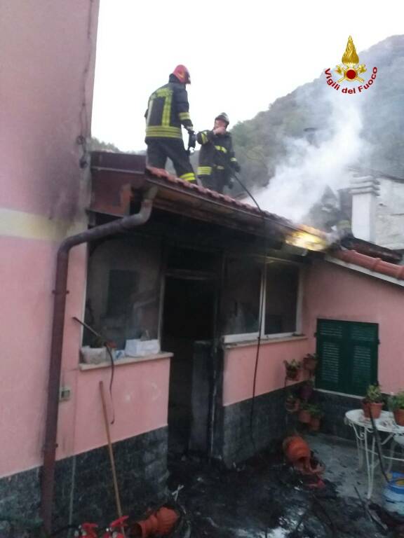 incendio, casa, abitazione