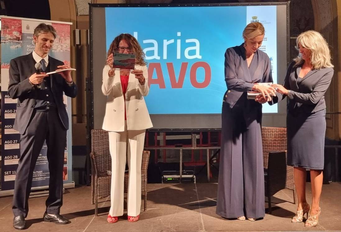 Santa Il Sindaco Paolo Donadoni Ilaria Cavo Silvia Salis e la consigliera comunale delegata alla Sport Patrizia Marchesini- 1