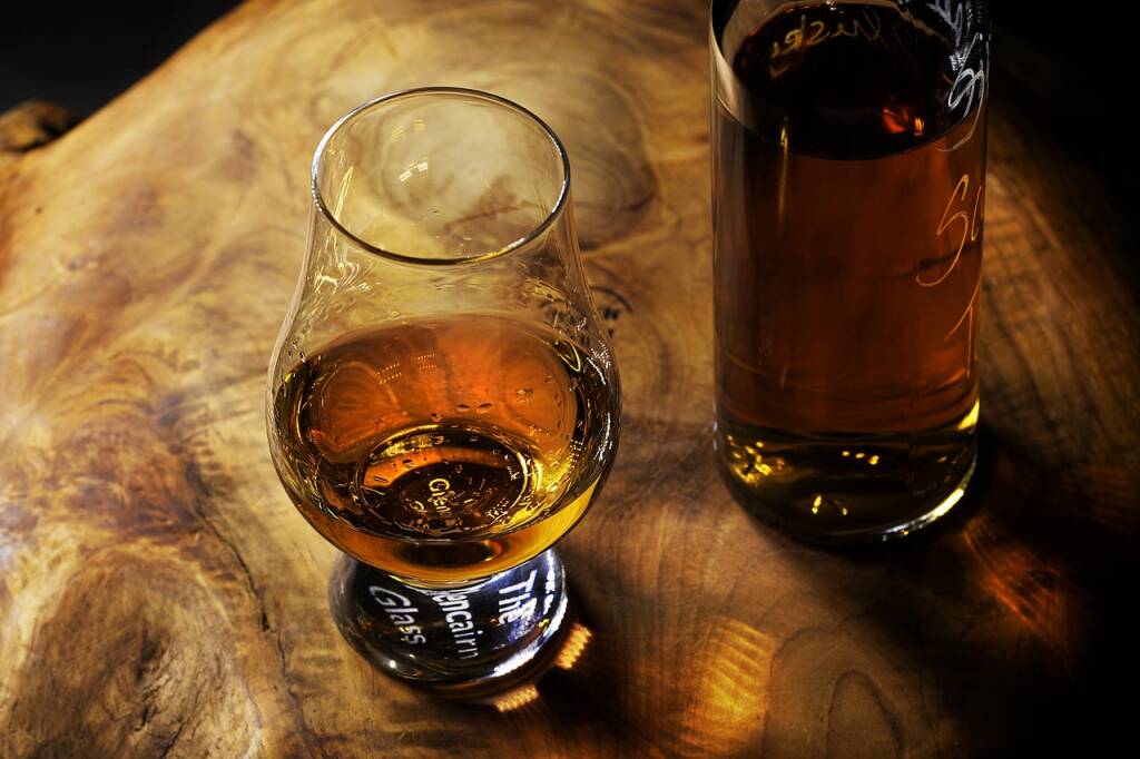 Come degustare il whisky nel modo corretto